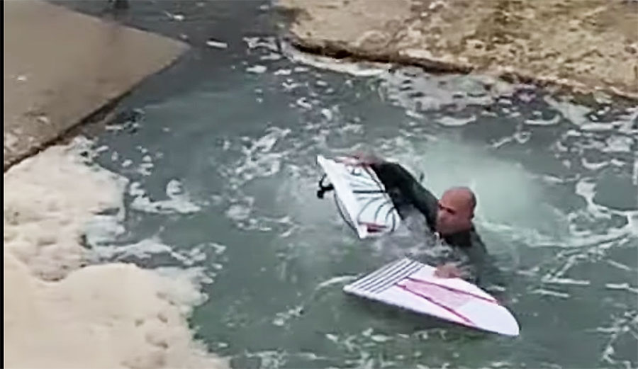 Kelly Slater surfing