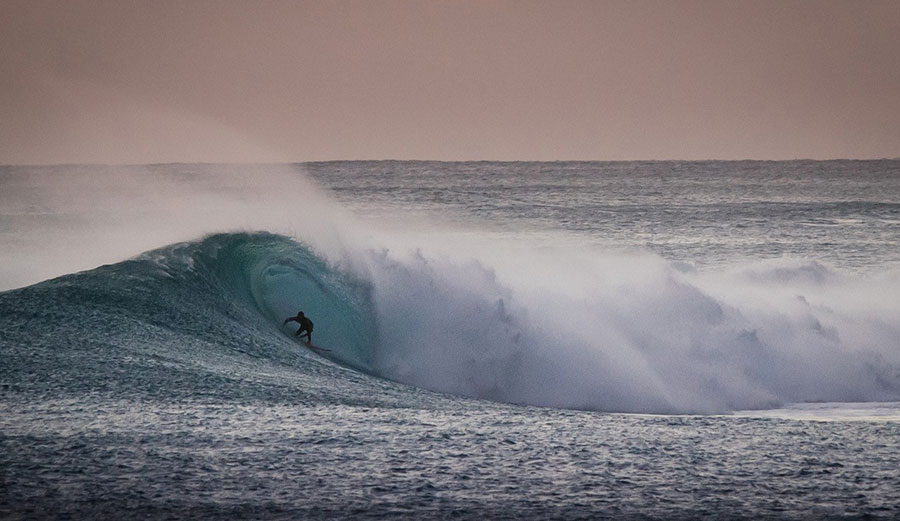 Miguel Blanco surfing