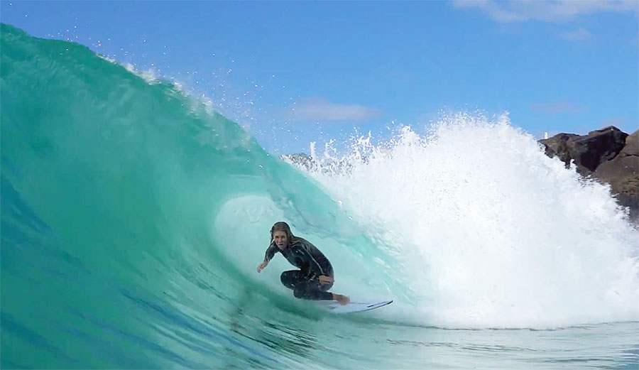 Stephanie Gilmore surfing