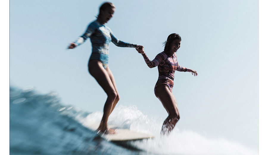 Bikini surfing