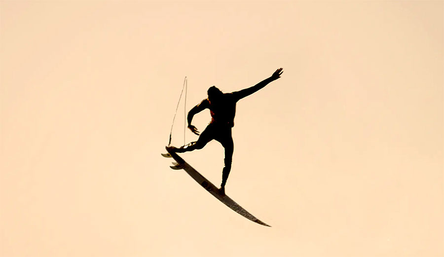 Jordy Smith surfing