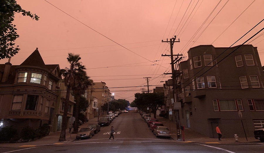 Apocalyptic Vibes on the US West Coast as a Blanket of Smoke Fills the Sky