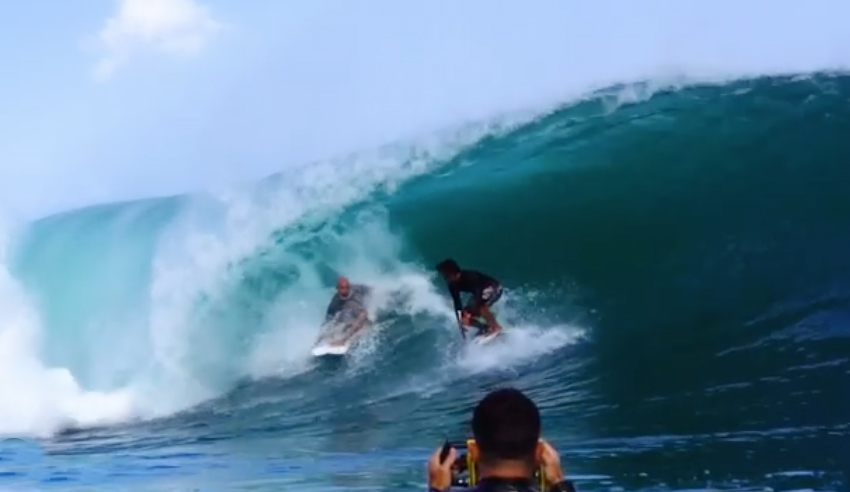 Kelly Slater Betet Merta Padang Padang