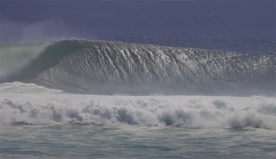 Uluwatu big wave