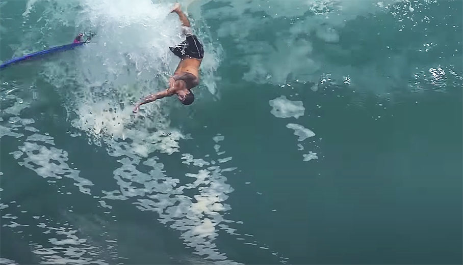 Gabriel Medina surfing