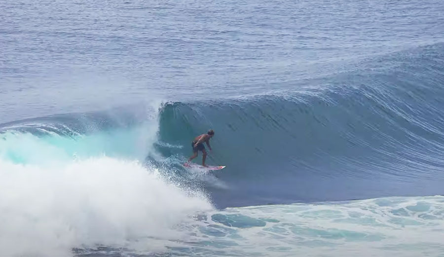 surfing Uluwatu