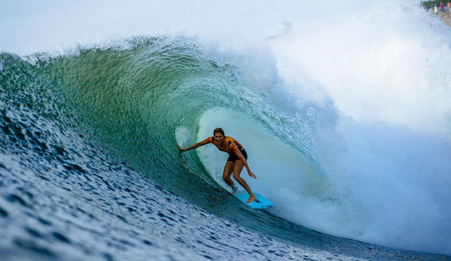 Stephanie Gilmore surfing at Honolua Bay