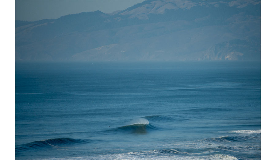 Huge wave in Ocean Beach, San Francisco