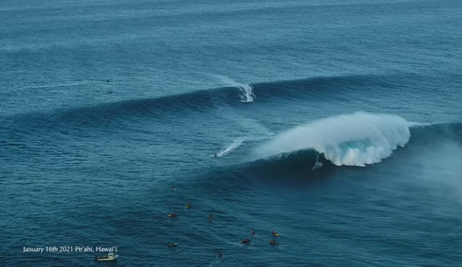 ben aipa swell at peahi shot by mrod maui