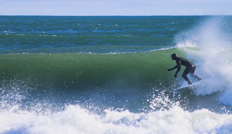 winter surfing 
