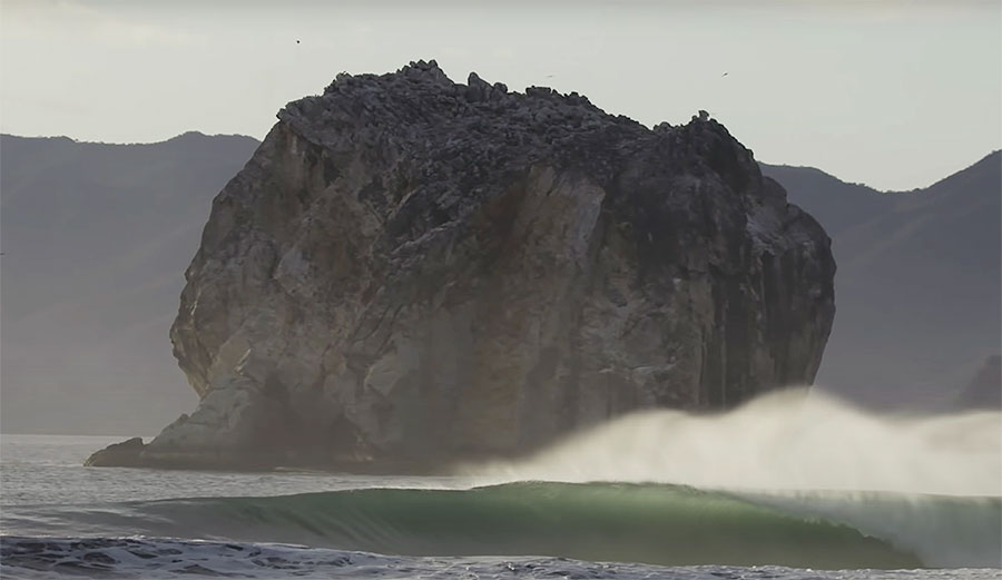 Perfect wave at Witch's Rock, Costa Rica