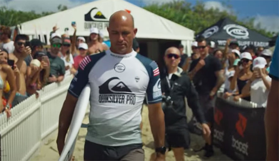 Kelly Slater walking to contest