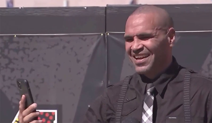 Kelly Slater calling Anthony Mundine