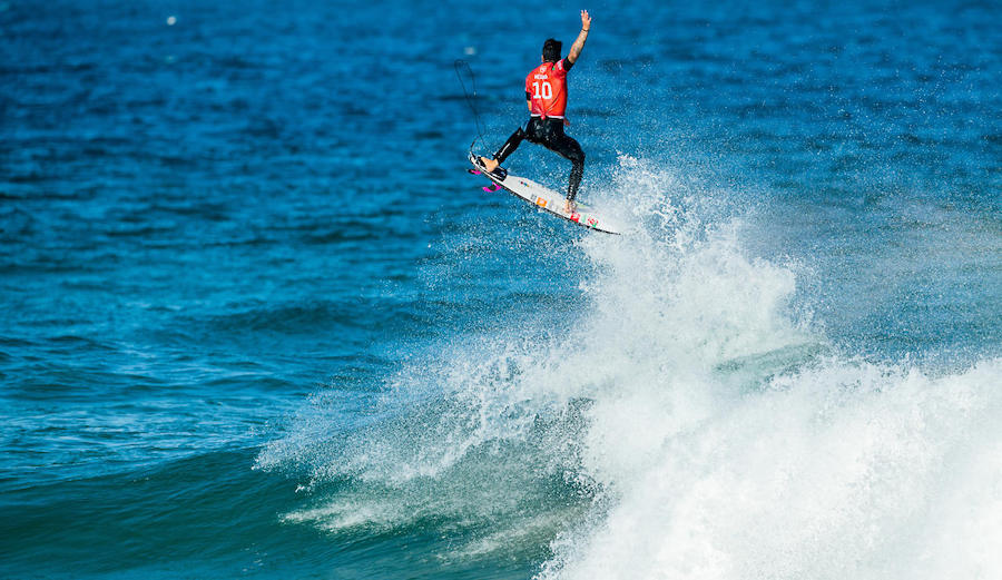 medina goes to the air at Narrabeen