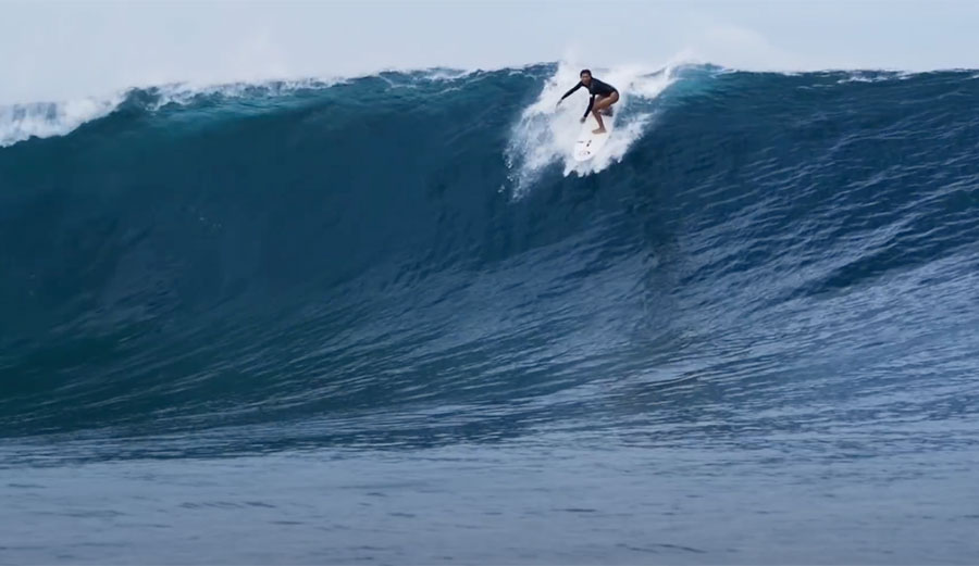 Brisa Hennessy surfing Cloudbreak
