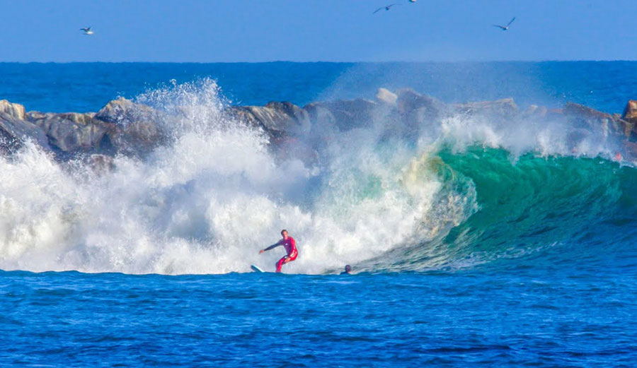 Jamie O'Brien surfing
