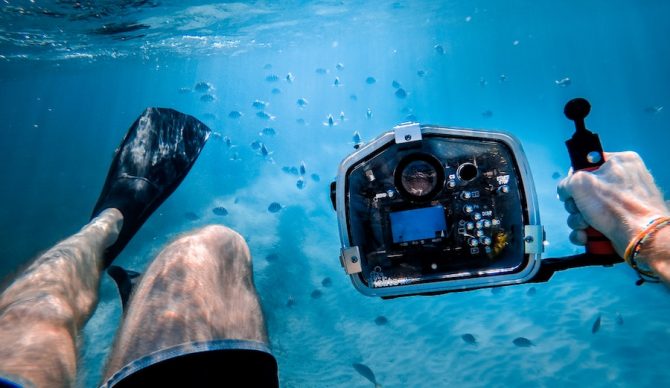 jakob owens via unsplash underwater photography 