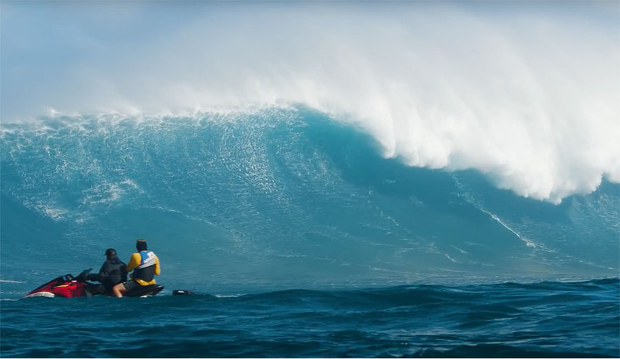 Super swell Saturday at Jaws on Maui