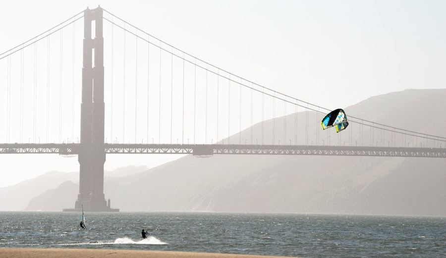 kiteboarding in front of the golden gate bridge claudia lorusso via unsplash