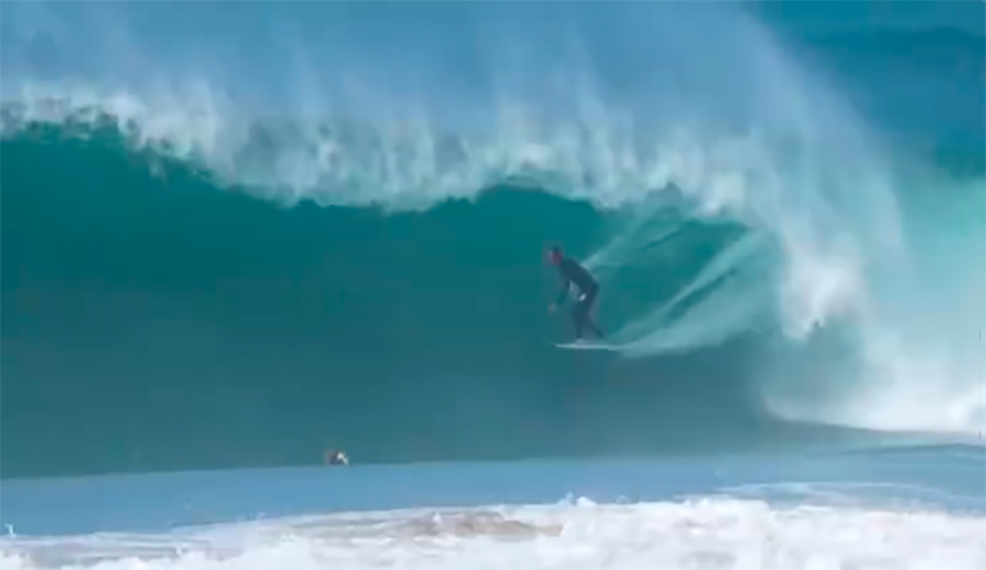 Jordy Smith gets blow up by a barrel
