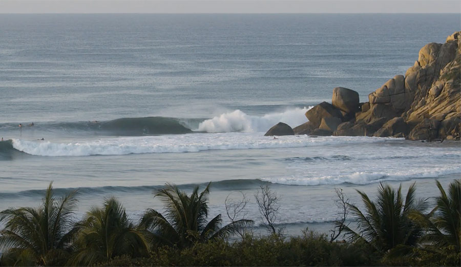 Barra de la Cruz surfing