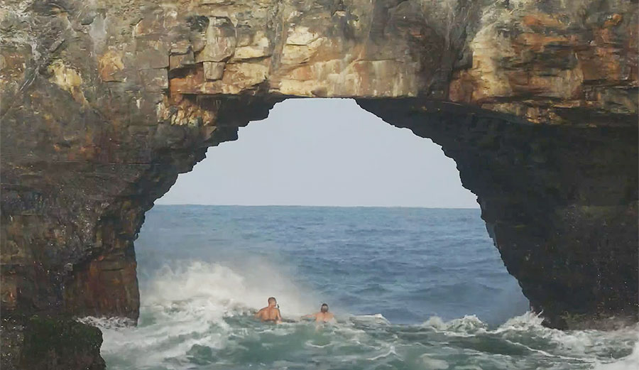 Koa Smith surfing