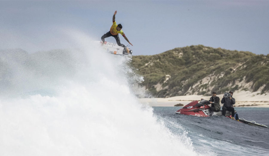 Gabriel Medina surfing