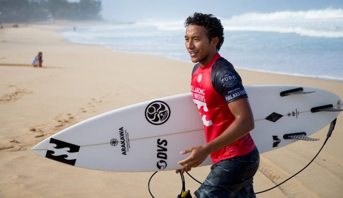 Hawaiian Surfer Josh Moniz Injured at Supertubos