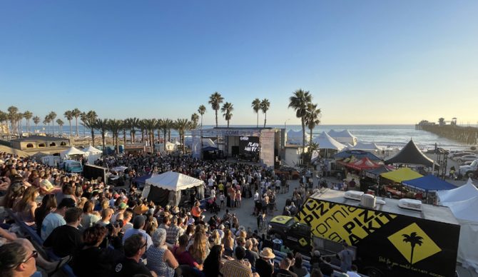 plain white t's perform at the oceanside pier super girl pro
