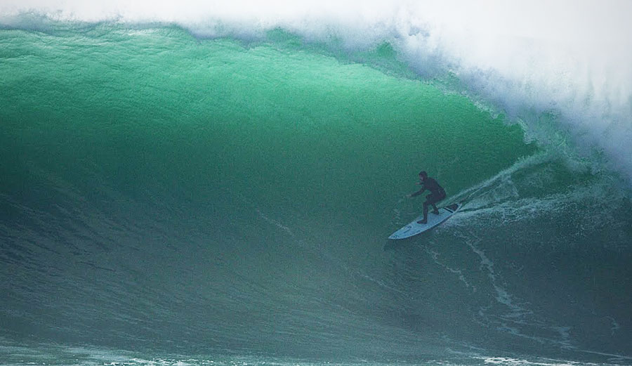 Nazaré big wave surfing