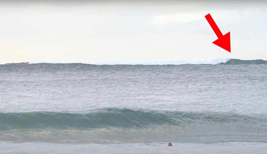 Third Reef Pipeline set wave