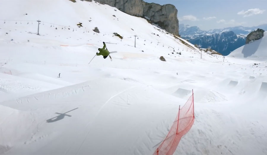 Candide Thovex skiing