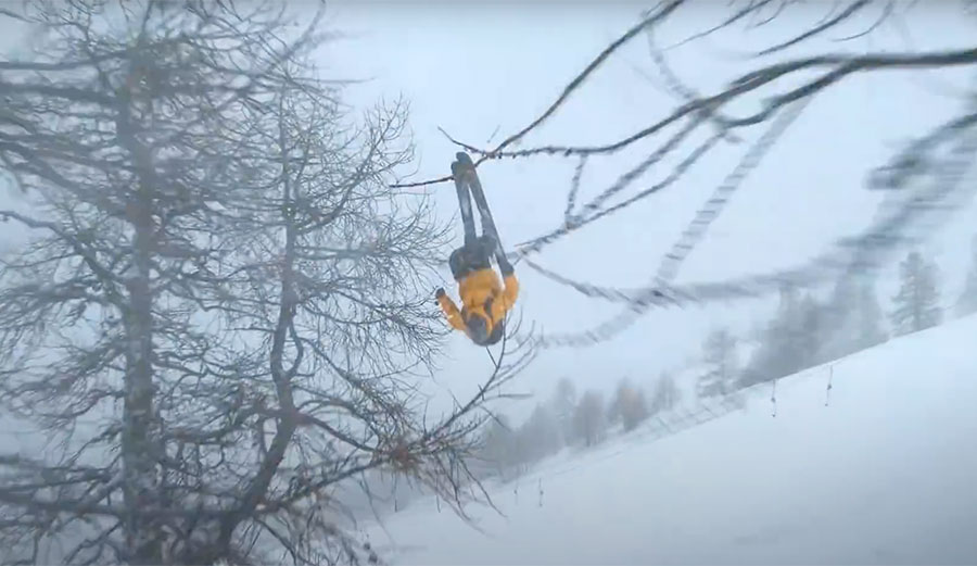 Candide Thovex skiing