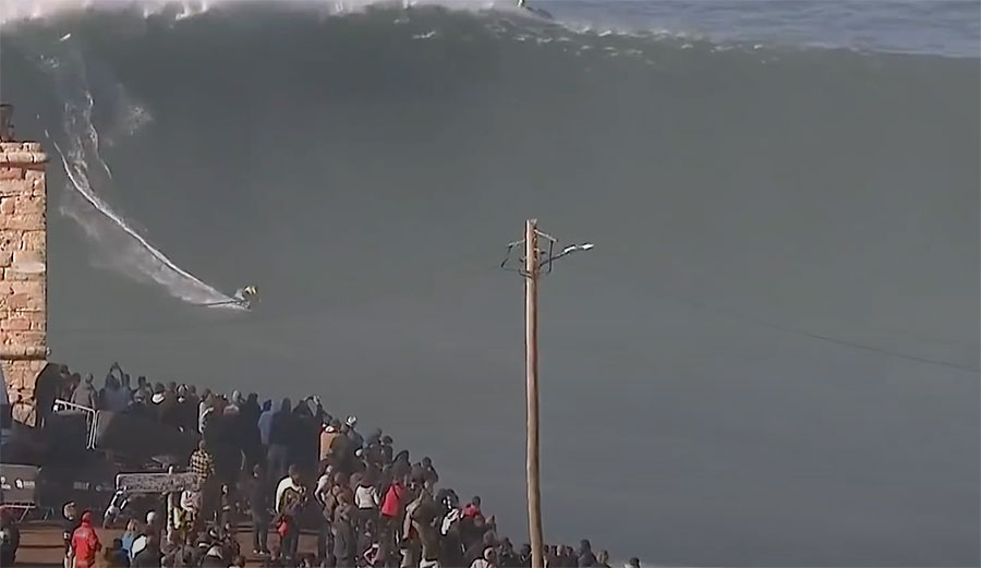 Pedro Scooby surfing Nazare
