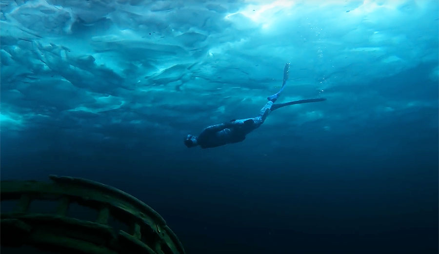 Freediving a shipwreck