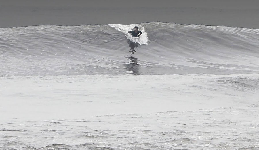 surfing Keramas