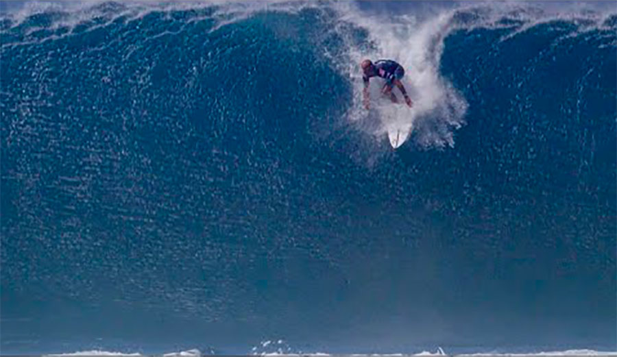 Kelly Slater and a 30 Seconds of Backdoor Perfection