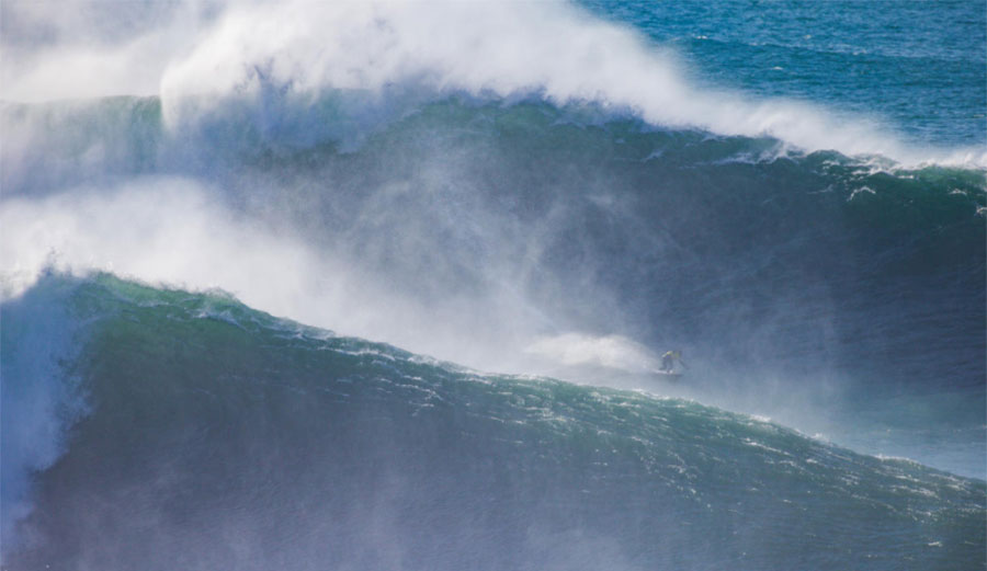Nazaré Tow Surfing Challenge