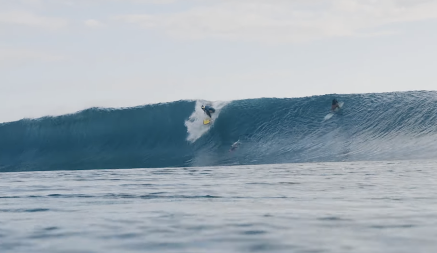 Manera at Teahupo'o Ian Fontaine and Justine Dupont