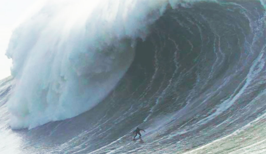 Mason Barnes surfing Nazaré wave