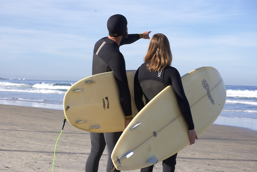 Surfers on the beach Smartfin