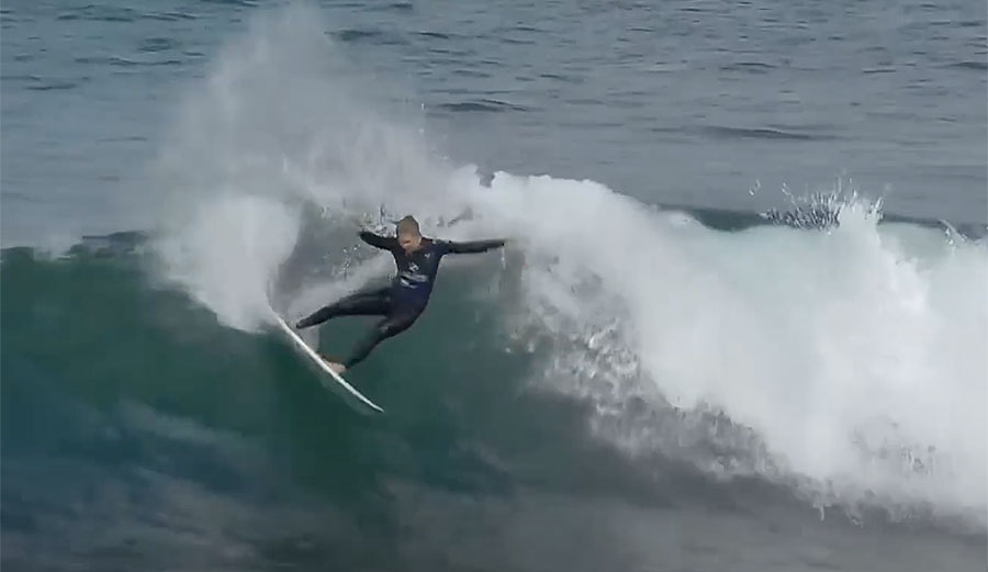 Stephanie gilmore surfing at Bells Beach
