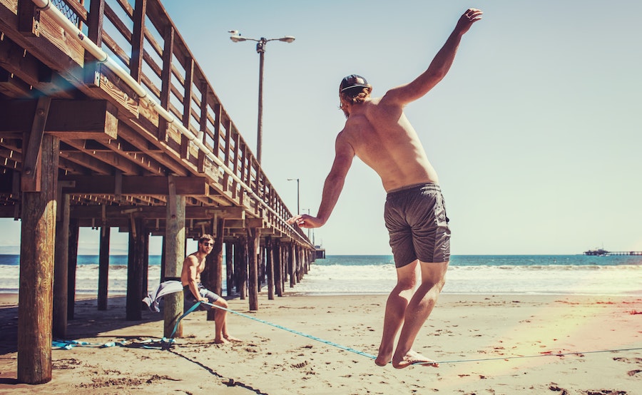 Slackline by the beach