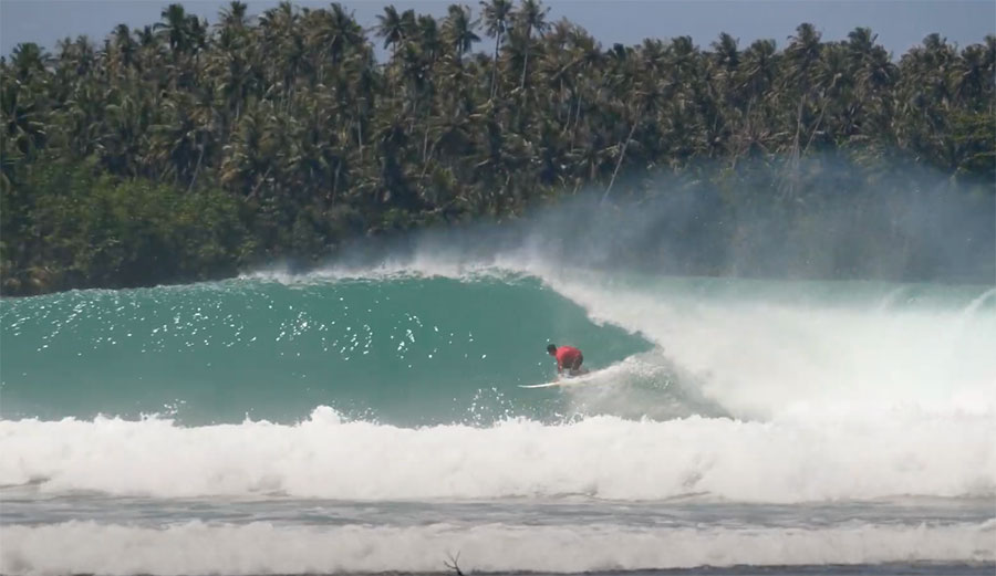 Nias surfing lagundri bay
