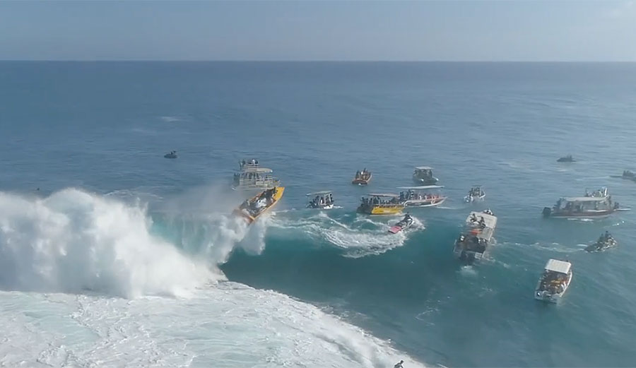 boat accident at Teahupo'o