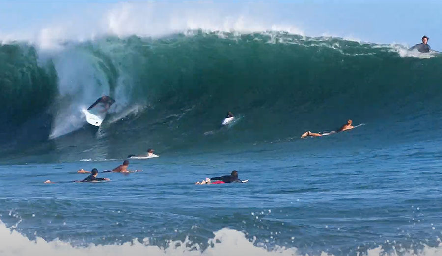Teahupo'o swell hits Oahu