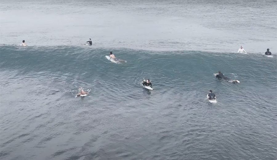 kelly Slater surfing uluwatu