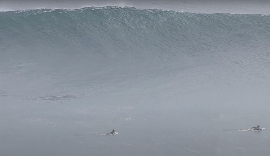 uluwatu big surfing peaks