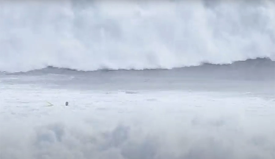 Uluwatu surfing