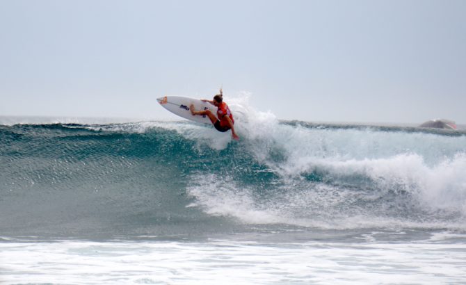 Stephanie does a rotation at the wsl finals 2022